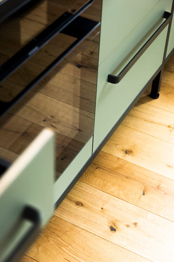 keep-kitchen-module-olive-green-with-oven-on-oak-floor